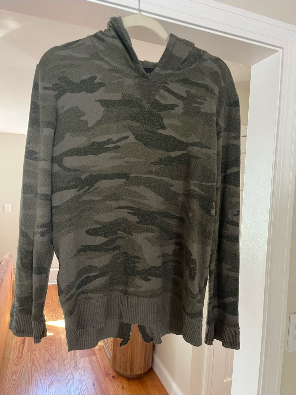 Six Fifty Distressed Camo Hoodie Sweatshirt, Zip Up Back Size Large